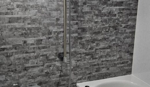 都会的なグレーでつくるバスルーム